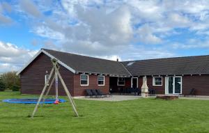 Groes Aktivittspoolhaus in Marielyst